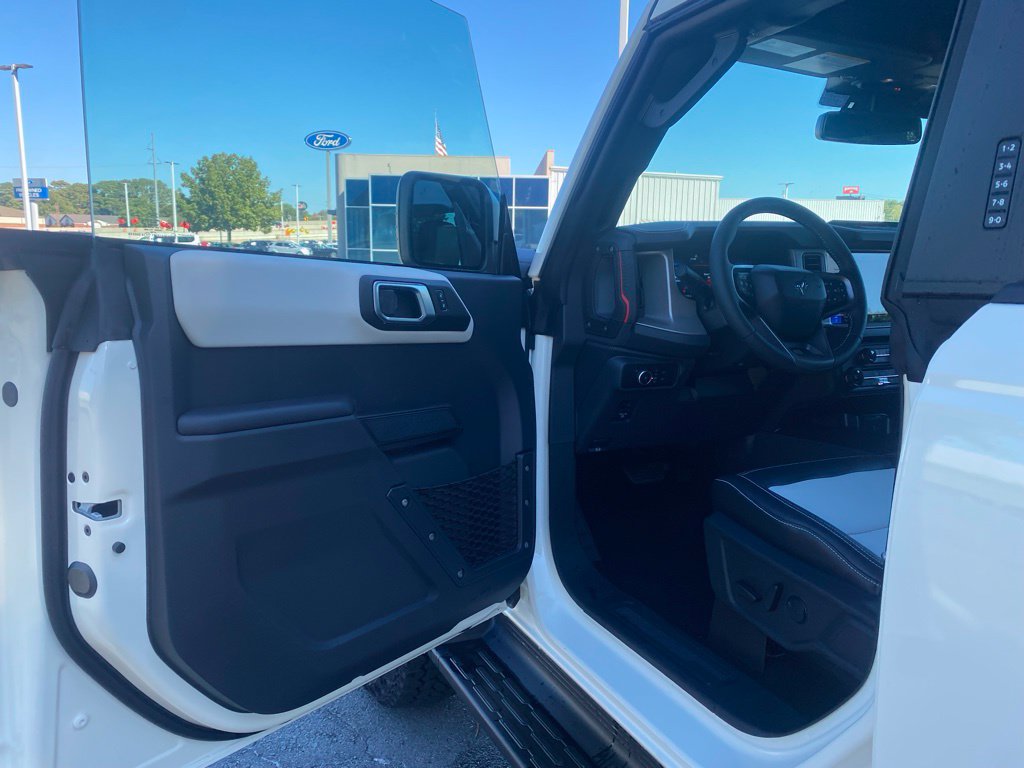 New 2026 Ford Bronco Outer Banks w/ Sasquatch Package AWD/4WD image 16