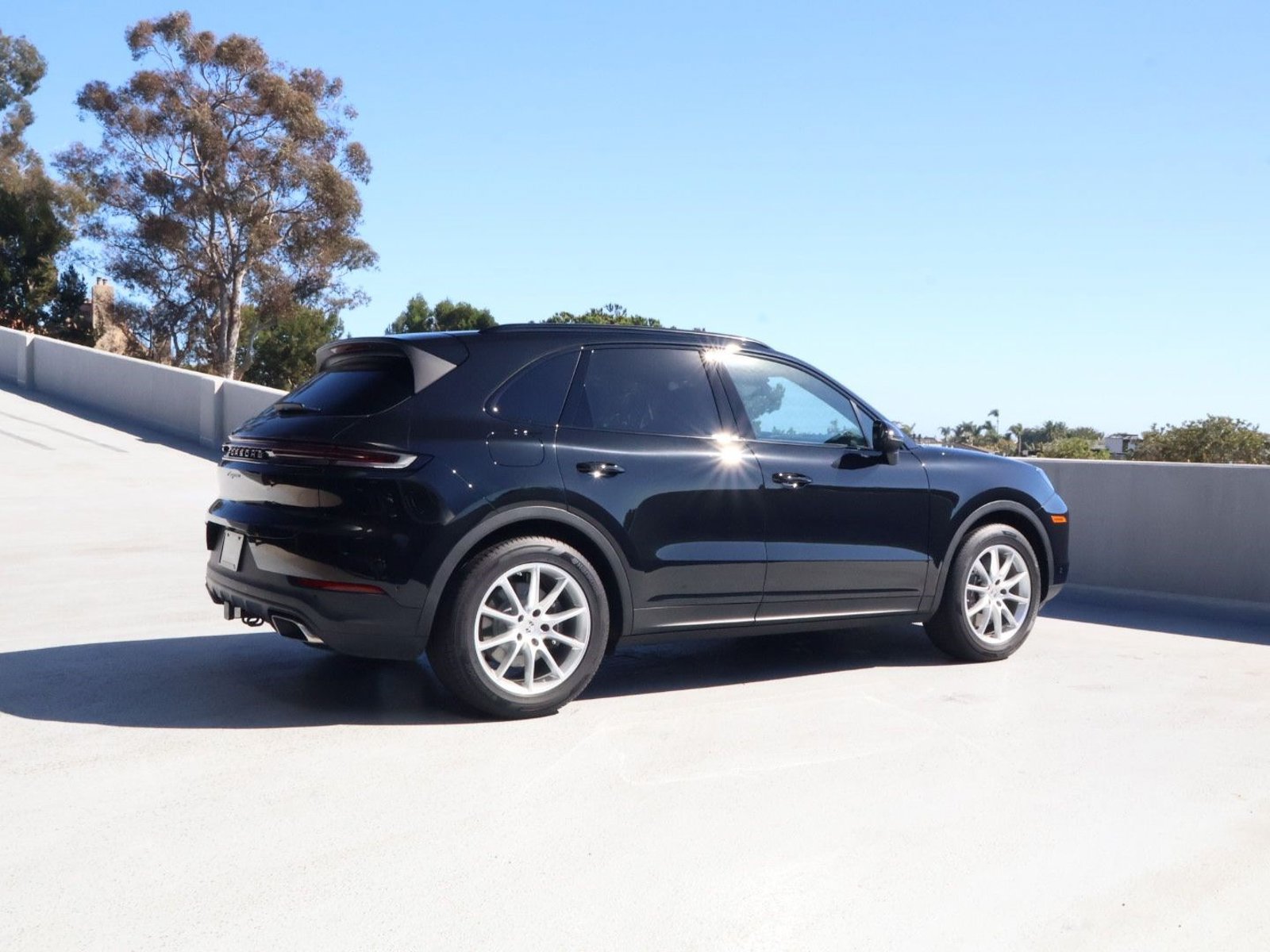 Certified 2025 Porsche Cayenne AWD/4WD image 8