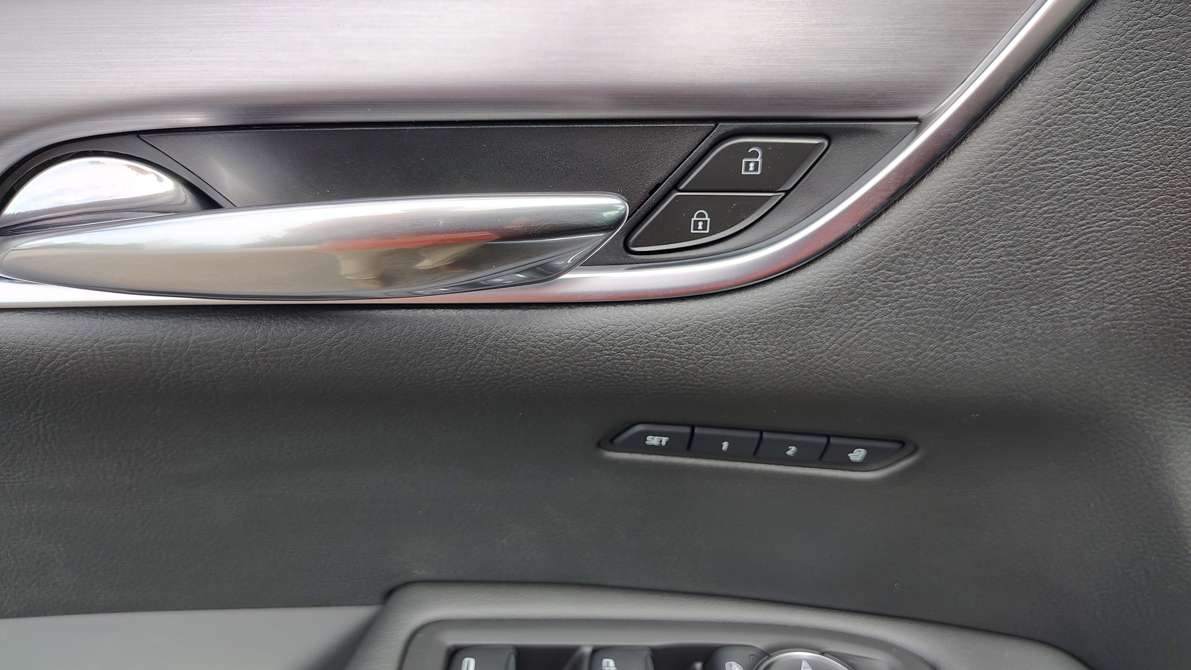 New 2025 Cadillac XT6 Luxury image 12