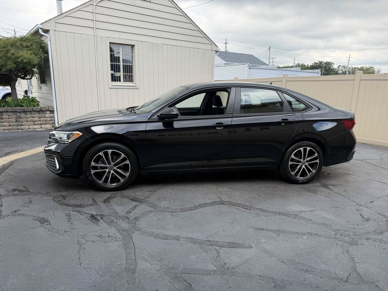 Used 2023 Volkswagen Jetta Sport FWD image 9