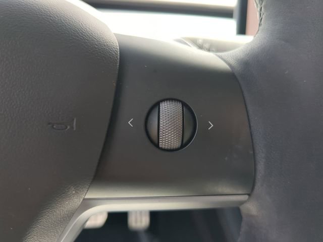 Used 2022 Tesla Model Y Performance AWD/4WD image 29