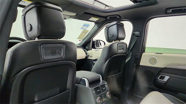 Used 2024 Land Rover Discovery Dynamic SE image 33