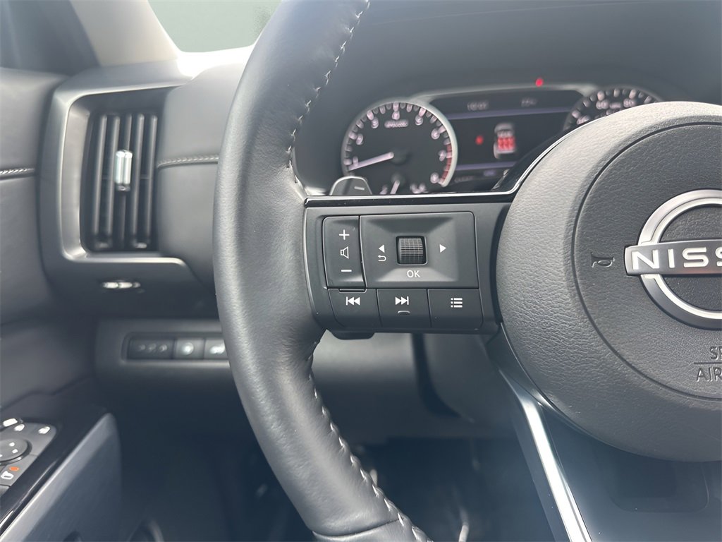 Used 2025 Nissan Pathfinder SL image 16