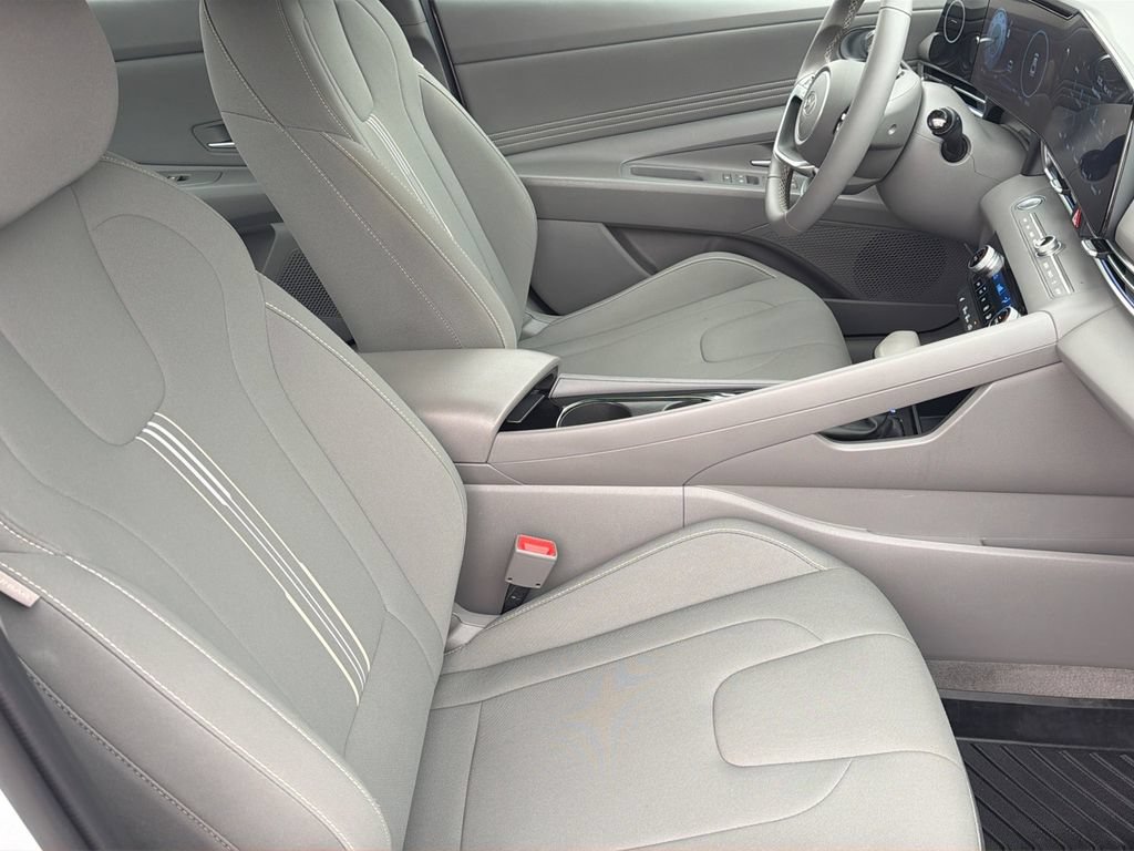 Certified 2024 Hyundai Elantra SEL w/ Convenience Package FWD image 26