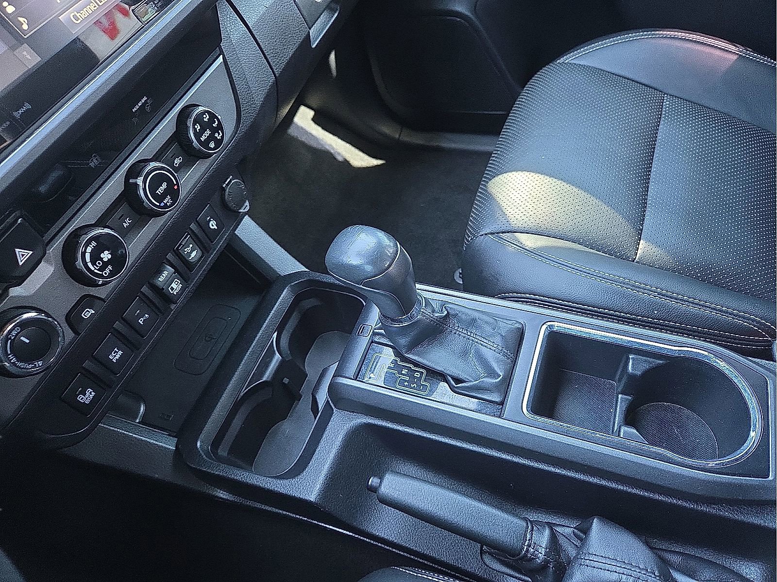 Used 2018 Toyota Tacoma TRD Off-Road w/ Technology Package image 25