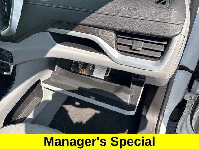 Used 2023 GMC Terrain SLE w/ Driver Convenience Package image 42