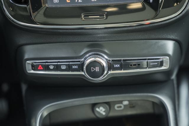 Certified 2023 Volvo XC40 B5 Plus w/ Protection Package Premier AWD/4WD image 24