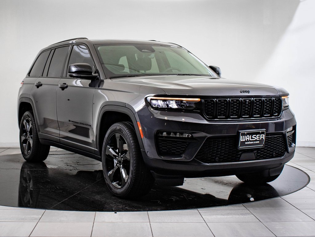 Used 2024 Jeep Grand Cherokee Limited w/ Luxury Tech Group II image 12