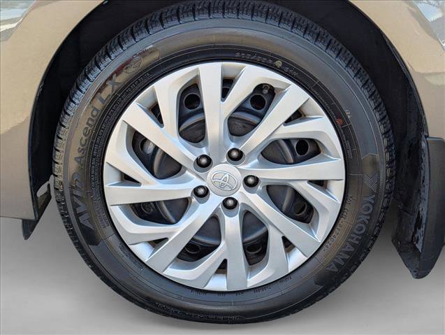 Used 2018 Toyota Corolla LE image 21