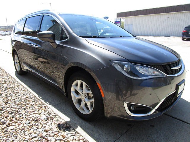 Used 2019 Chrysler Pacifica Touring-L Plus w/ Advanced Safetytec Group FWD image 3