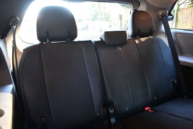 Used 2020 Toyota Sienna SE image 33