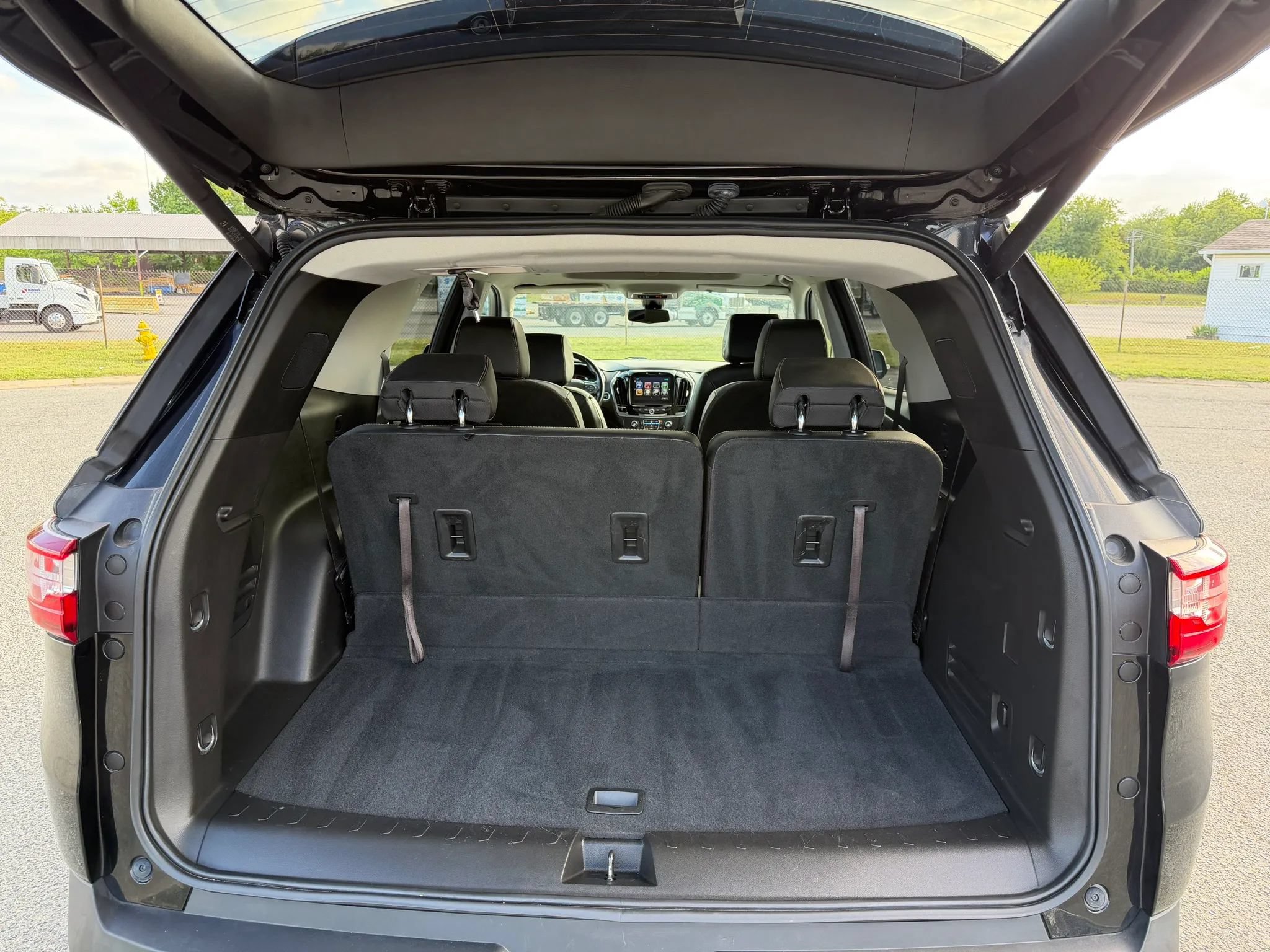 Used 2019 Chevrolet Traverse LT w/ LT Premium Package AWD/4WD image 7