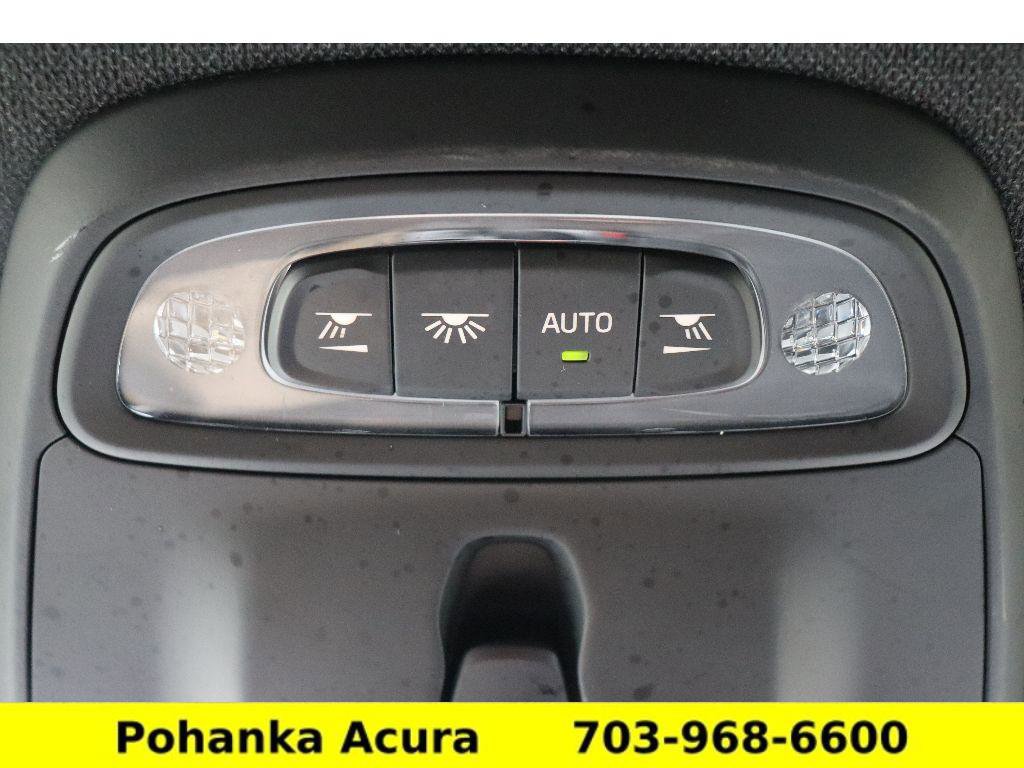 Used 2022 Volvo XC40 T5 R-Design w/ Advanced Package image 19