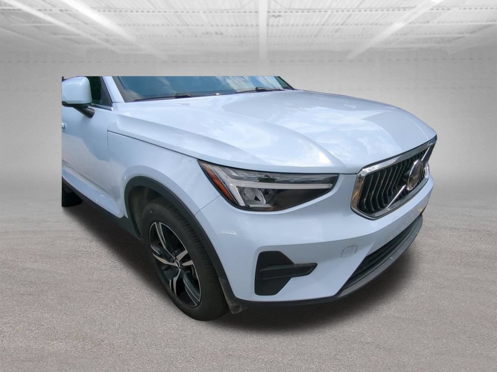 Used 2025 Volvo XC40 B5 Core AWD/4WD image 6