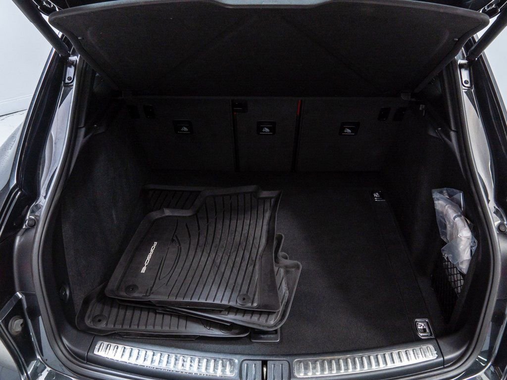 Used 2025 Porsche Macan image 30