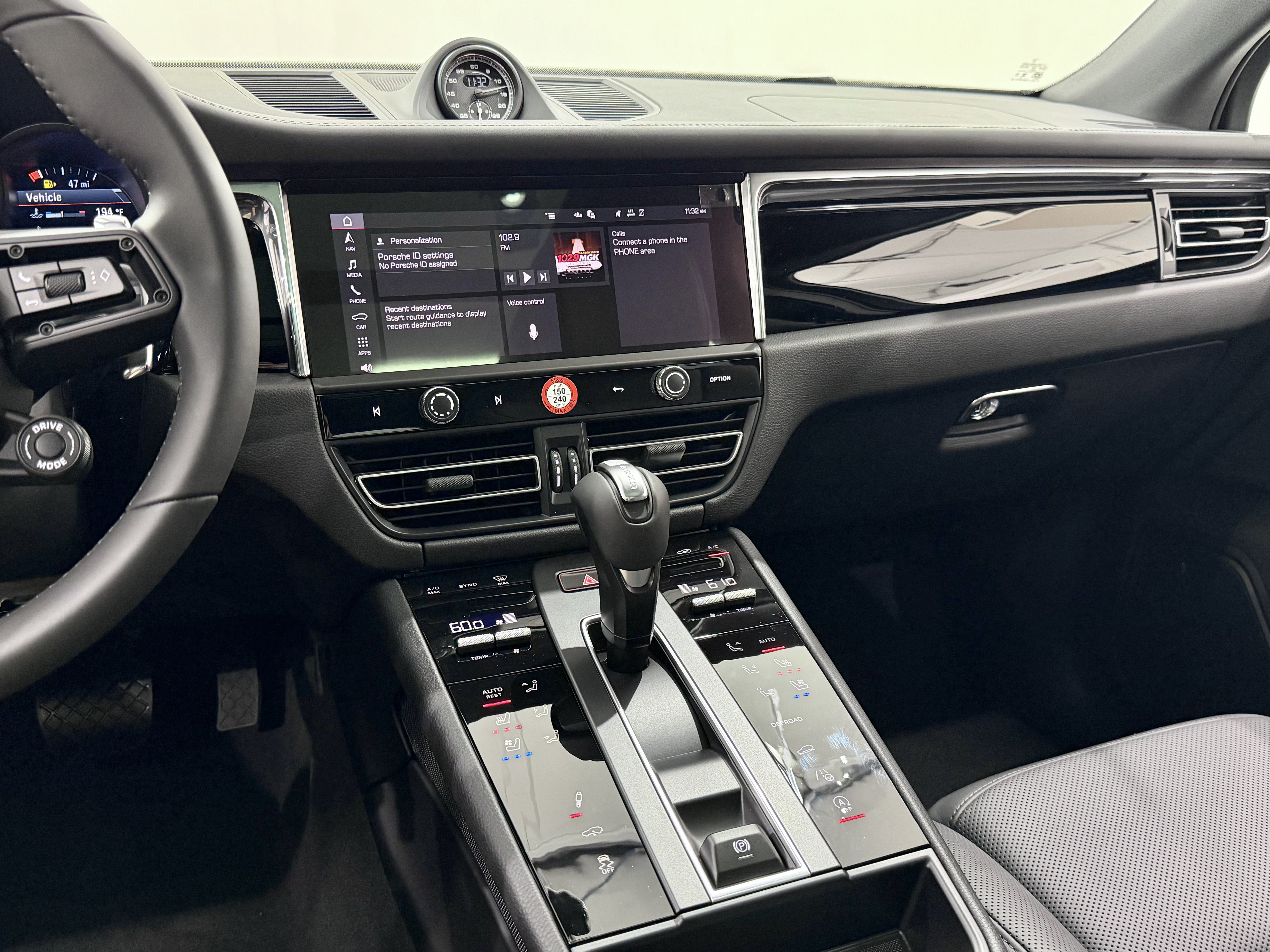 New 2026 Porsche Macan Turbo AWD/4WD image 38