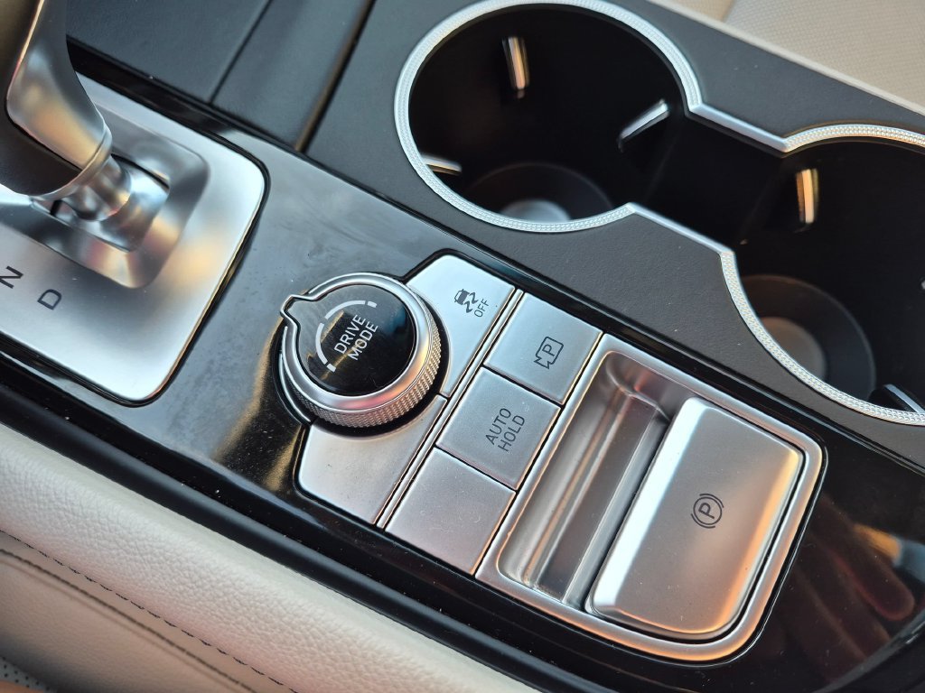 Used 2023 Genesis G70 2.0T AWD/4WD image 19