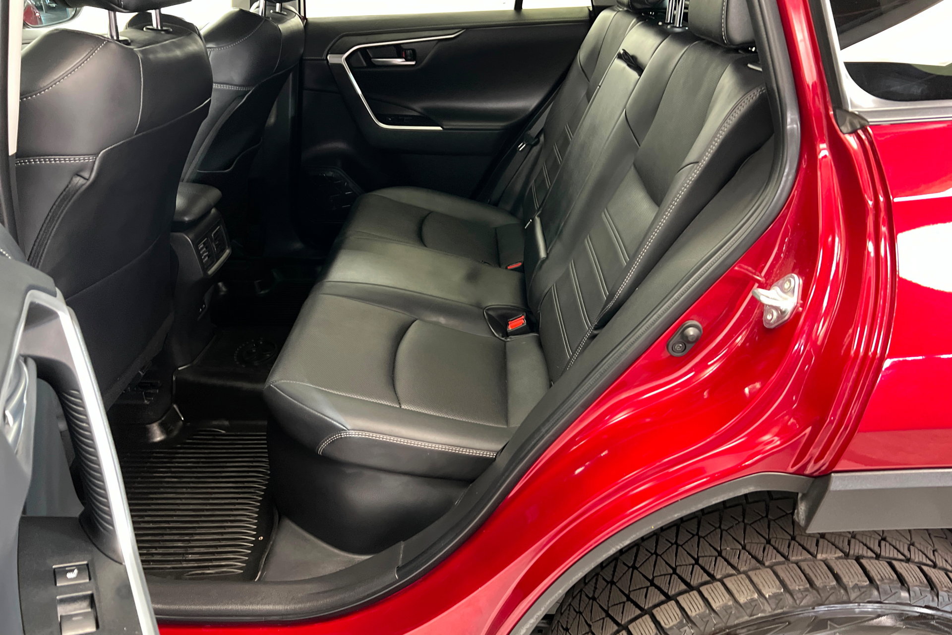 Used 2023 Toyota RAV4 Limited AWD/4WD image 22