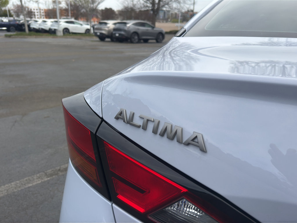 Certified 2025 Nissan Altima 2.5 SR image 14