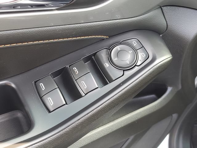 Certified 2021 Chevrolet Traverse LT w/ LT Premium Package AWD/4WD image 17