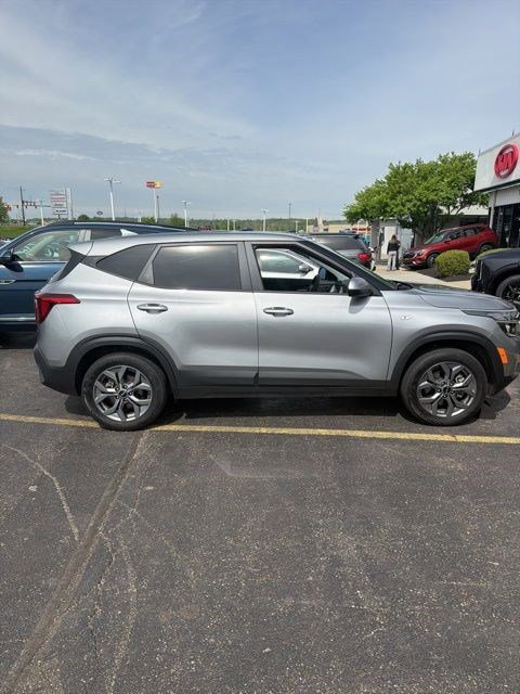 Used 2025 Kia Seltos LX AWD/4WD image 8