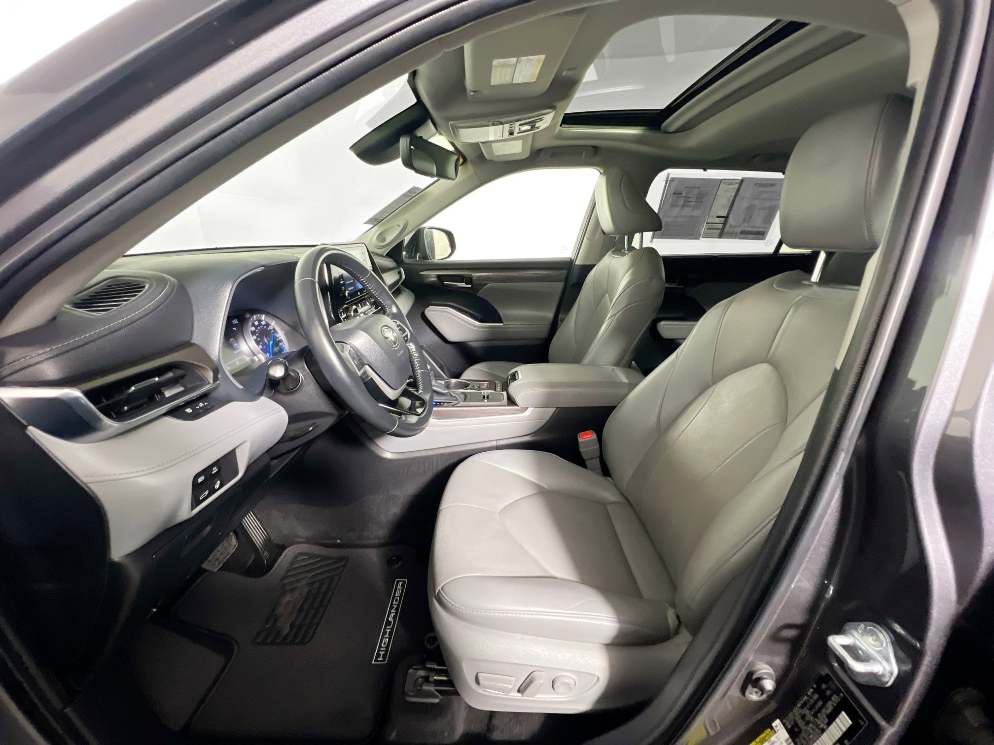 Used 2022 Toyota Highlander Limited image 14