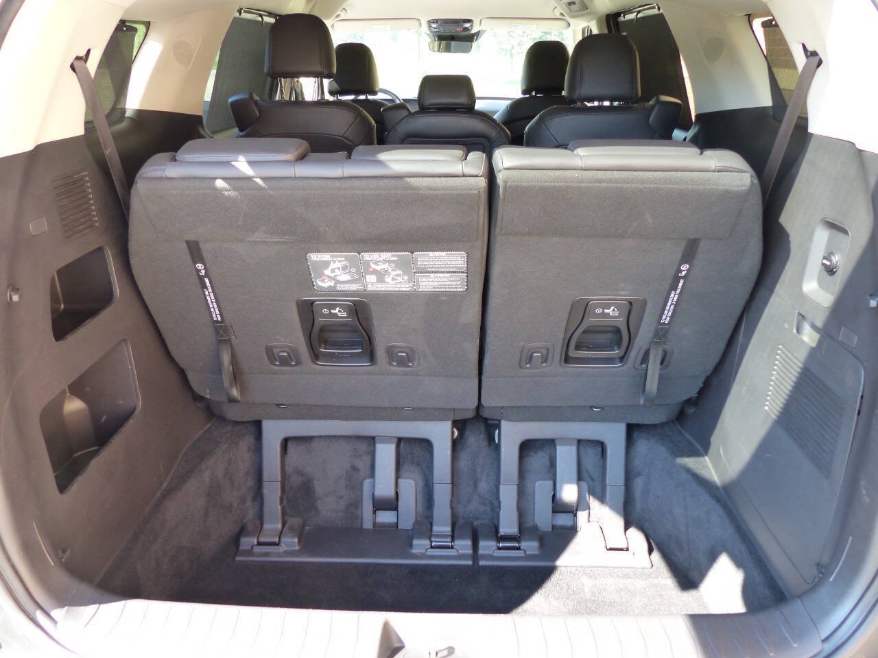 Used 2025 Kia Carnival EX FWD image 57