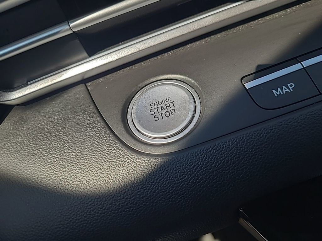 Used 2025 Hyundai Elantra Limited image 25