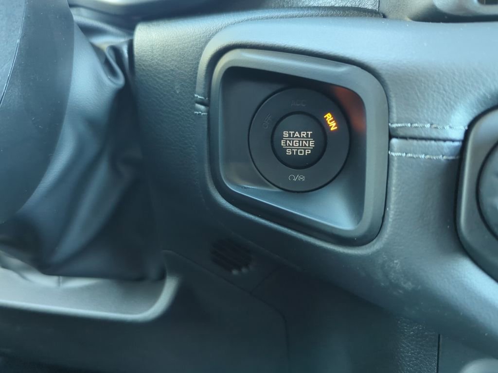 Used 2025 Jeep Wrangler Unlimited Sahara w/ Safety Group image 31