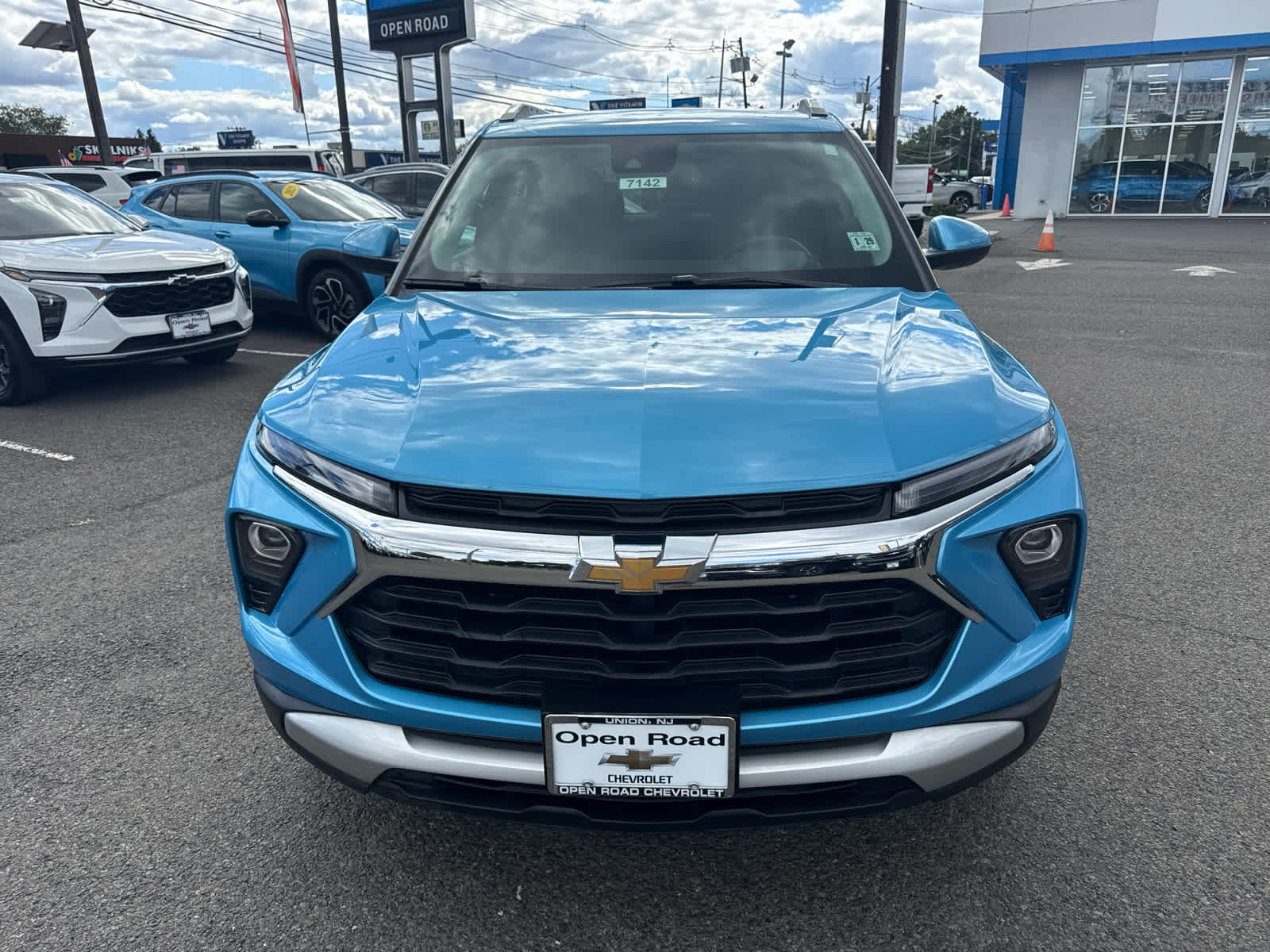 Used 2025 Chevrolet TrailBlazer LT w/ Convenience Package image 3