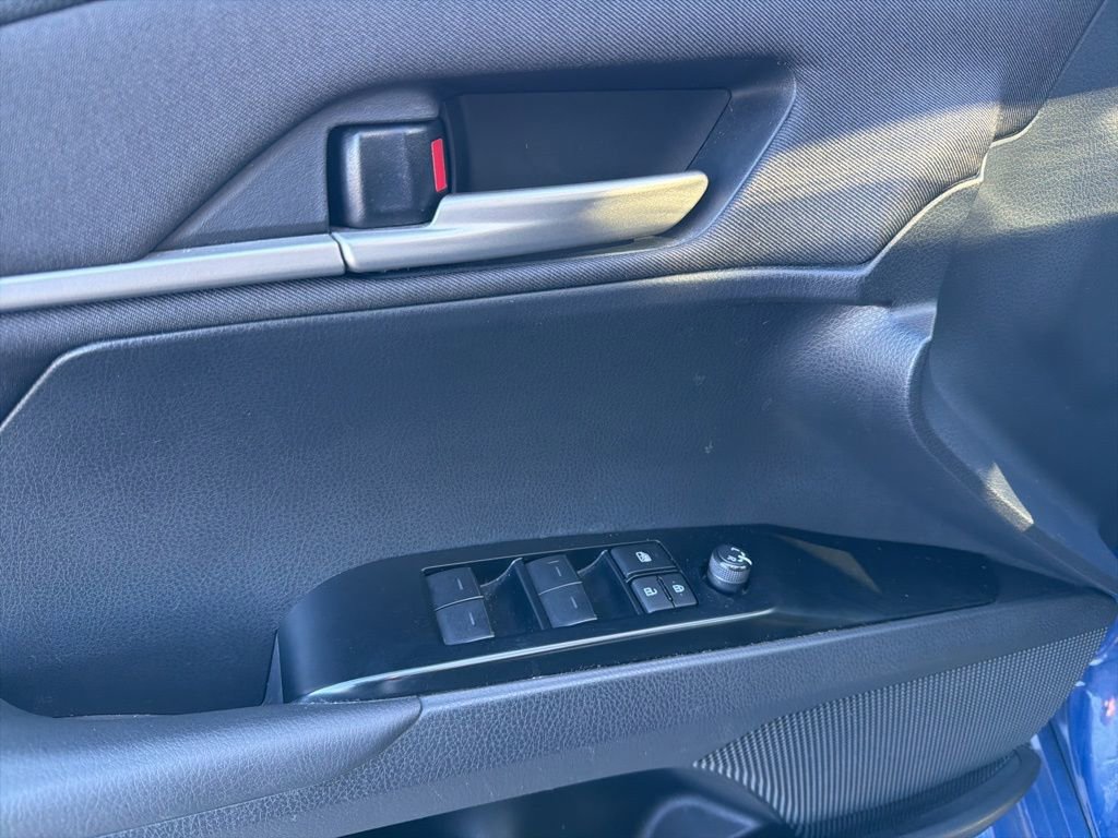 Used 2025 Toyota Camry LE image 12