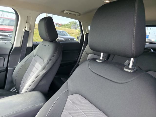 Used 2020 Ford Edge SE image 12