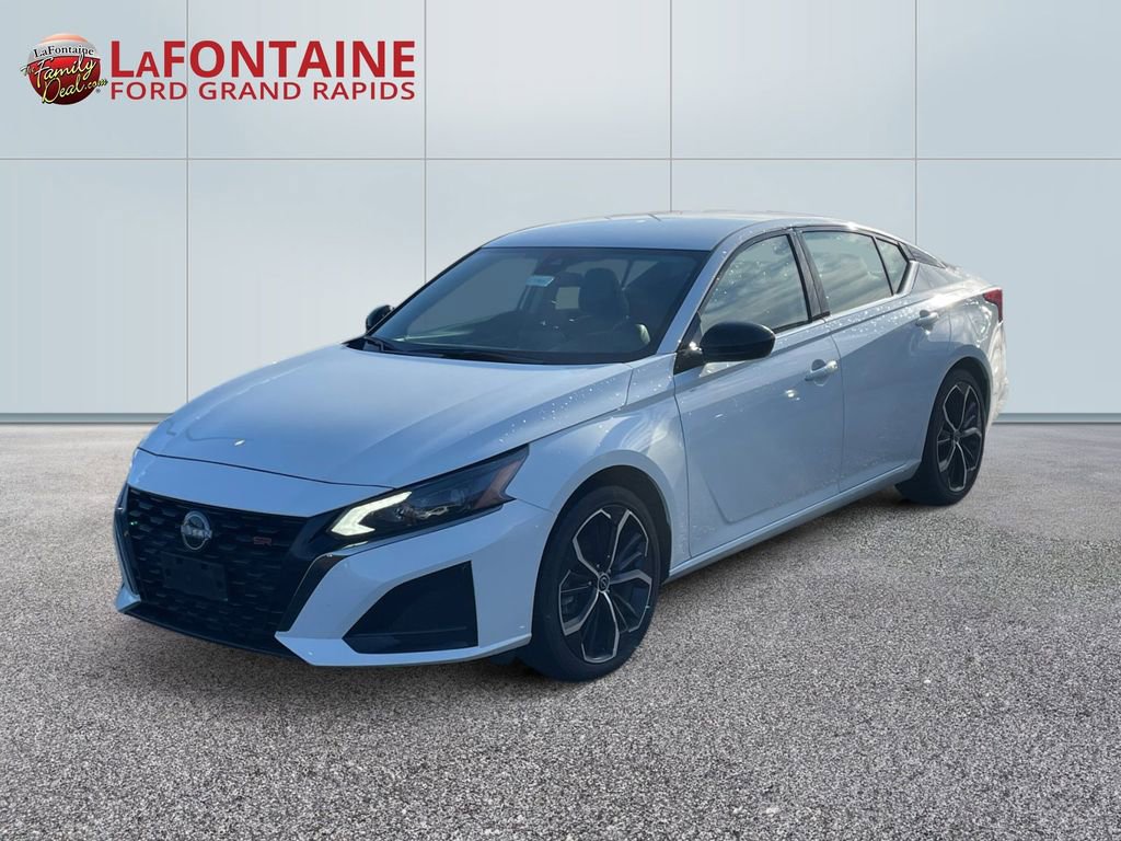 Used 2025 Nissan Altima 2.5 SR FWD image 1