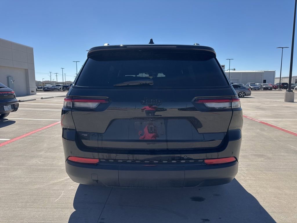 Used 2023 Jeep Grand Cherokee L Laredo image 4