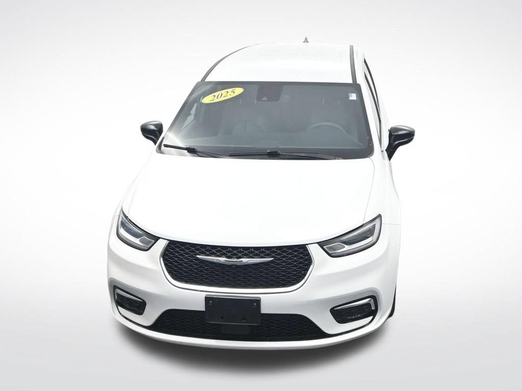 Used 2025 Chrysler Pacifica Select FWD image 24