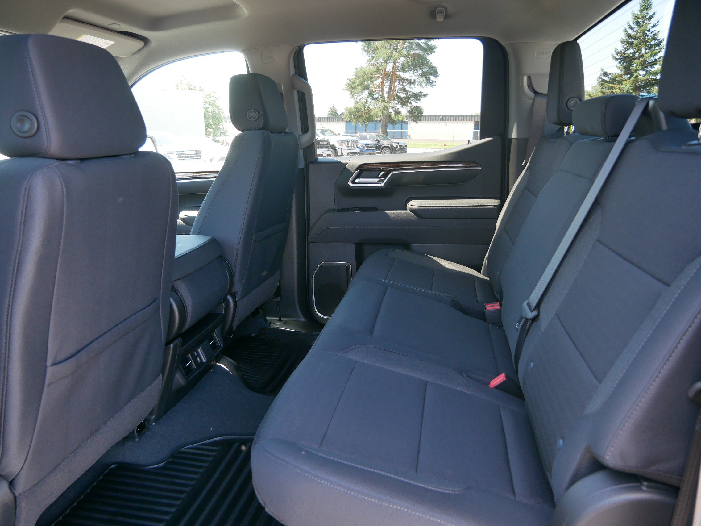 New 2026 GMC Sierra 1500 SLE image 4