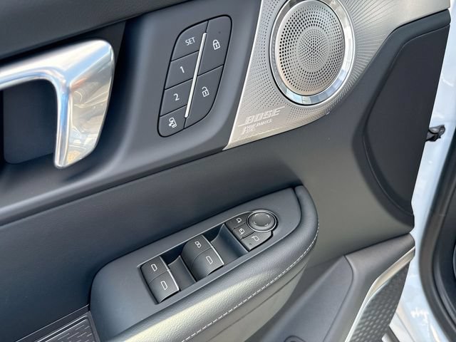 New 2026 Buick Enclave Avenir w/ Super Cruise Package AWD/4WD image 13