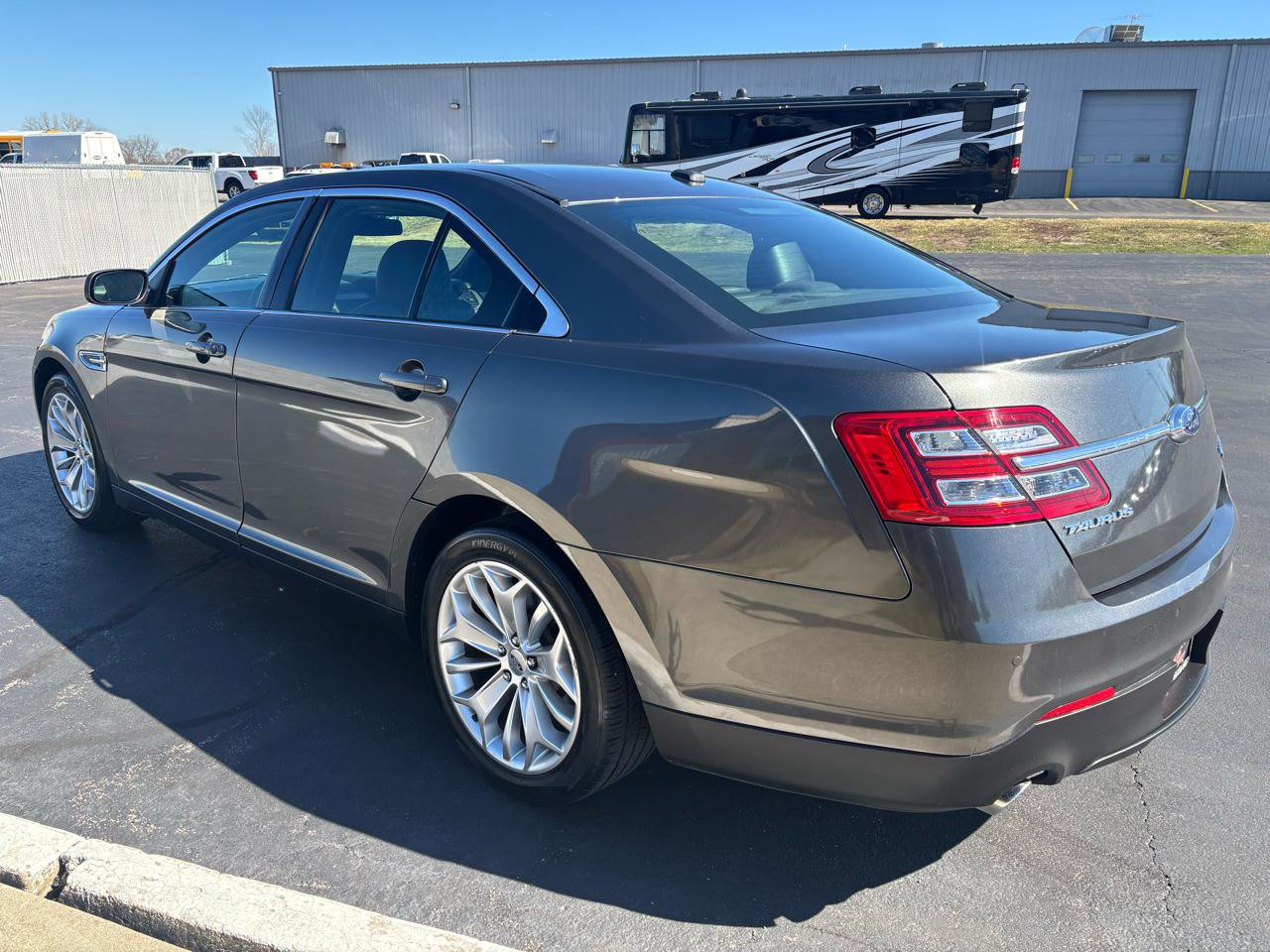 Used 2018 Ford Taurus Limited w/ Driver Assist Package image 5
