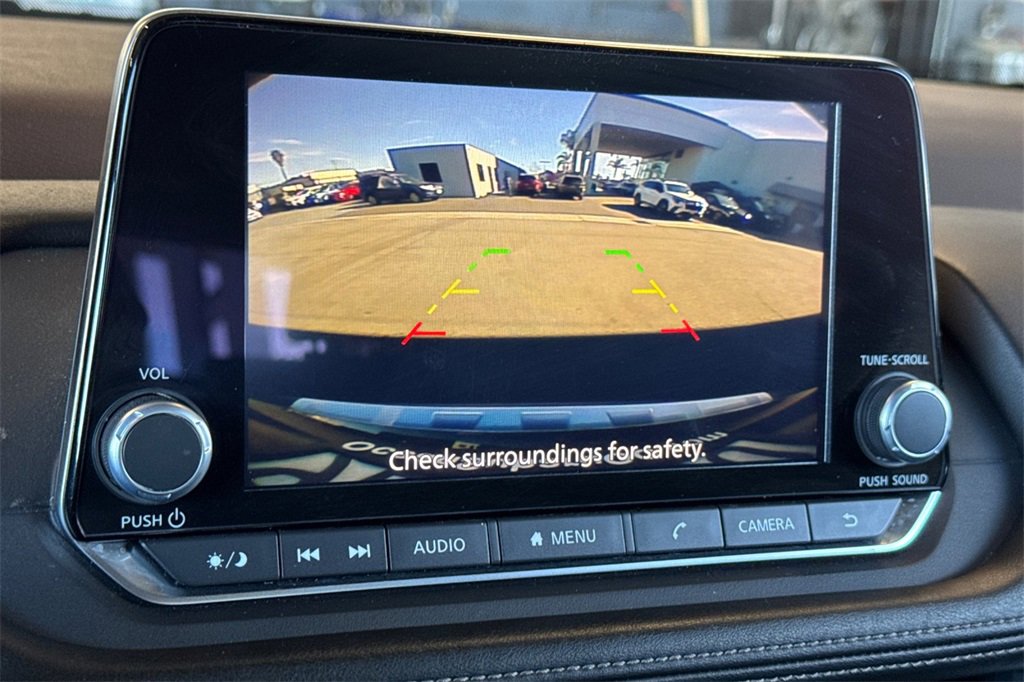 Used 2023 Nissan Rogue SV image 24