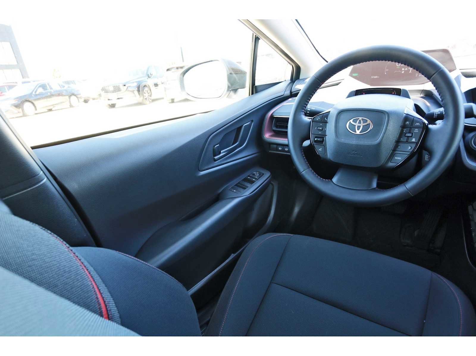 Used 2025 Toyota Prius Plug-In Hybrid image 6