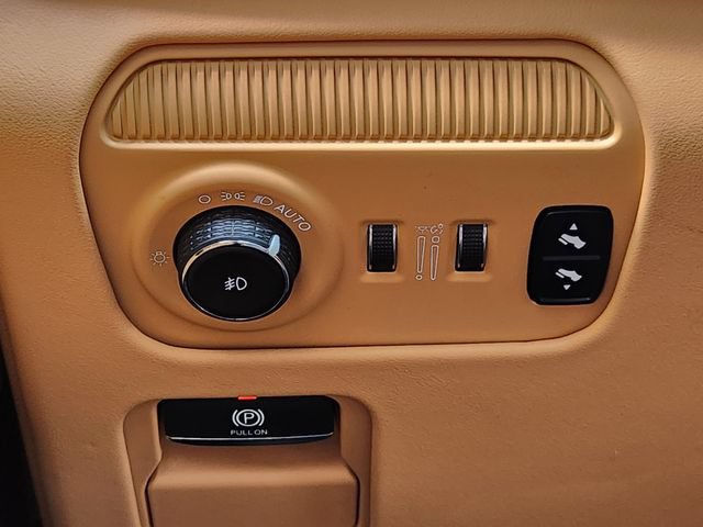 Certified 2025 Jeep Grand Wagoneer Series III AWD/4WD image 22