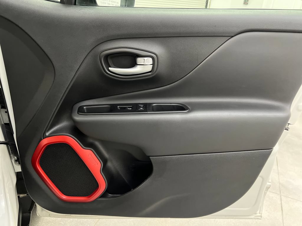 Used 2023 Jeep Renegade Trailhawk AWD/4WD image 30