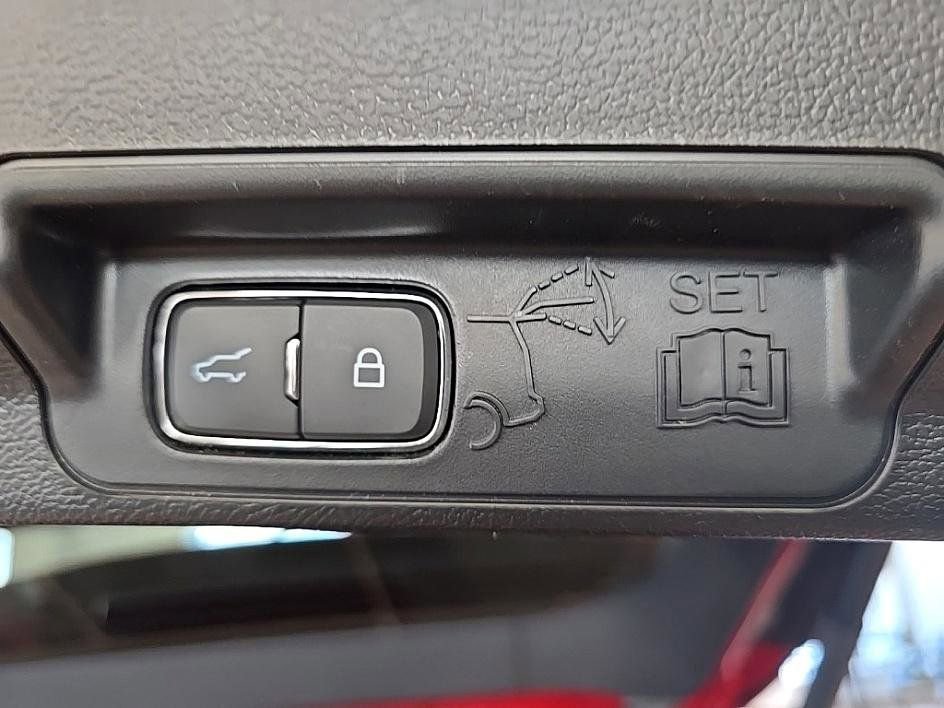 Used 2024 Ford Explorer XLT w/ Class IV Trailer Tow Package image 27