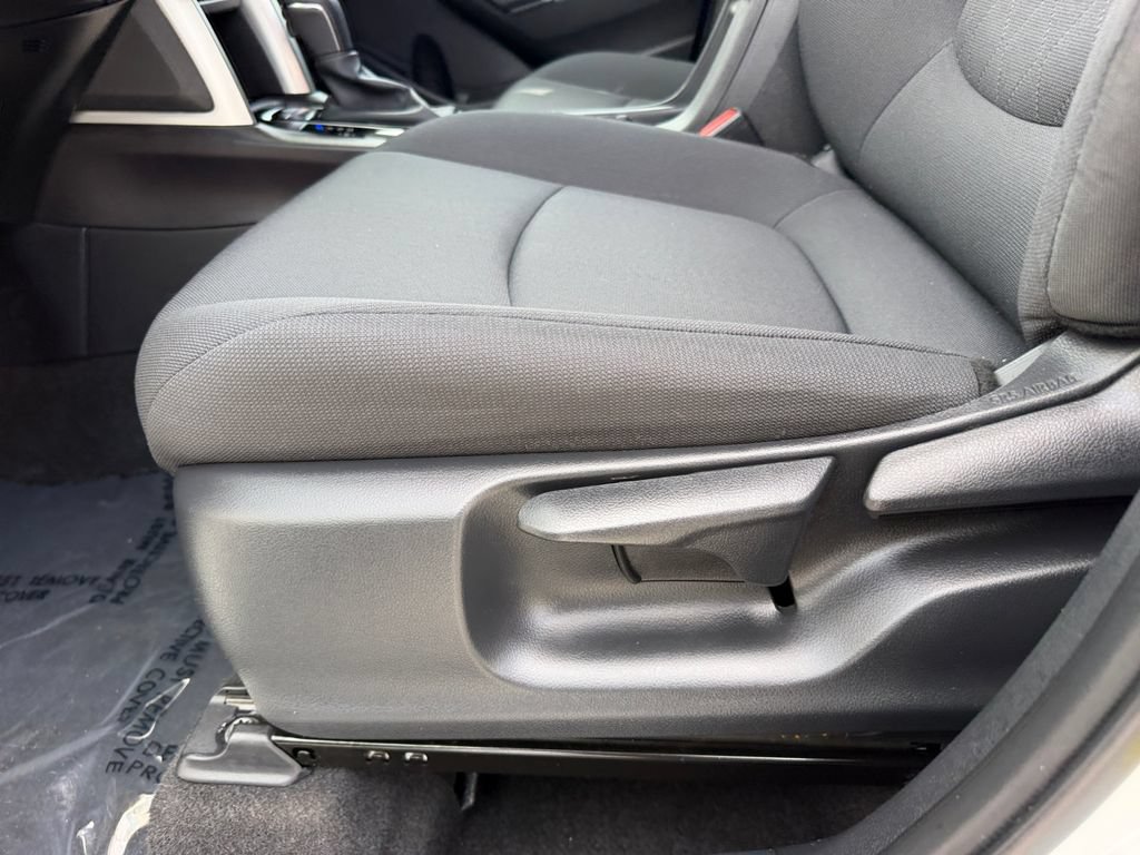 Used 2023 Toyota Corolla Cross LE AWD/4WD image 17