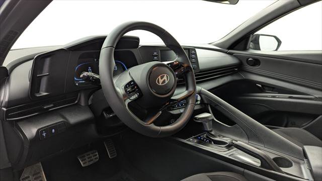 Used 2025 Hyundai Elantra Sport w/ Cargo Package image 24