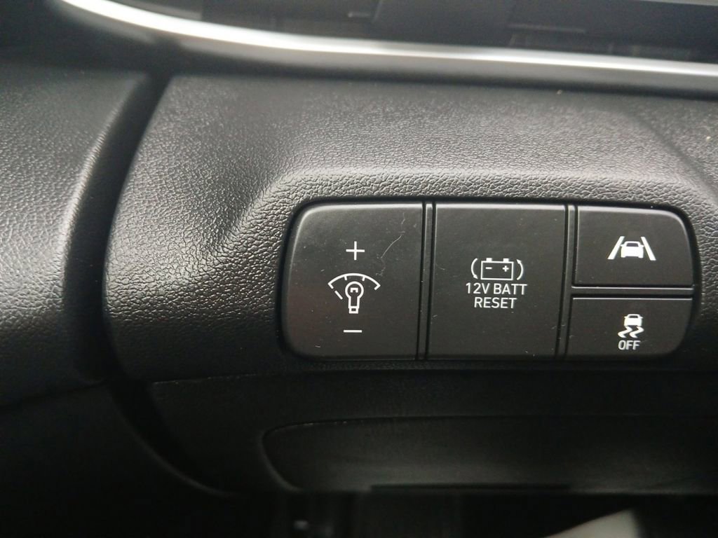 Used 2022 Hyundai Elantra Blue w/ Cargo Package image 28