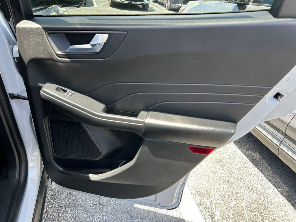 Used 2025 Ford Escape ST-Line Select AWD/4WD image 44