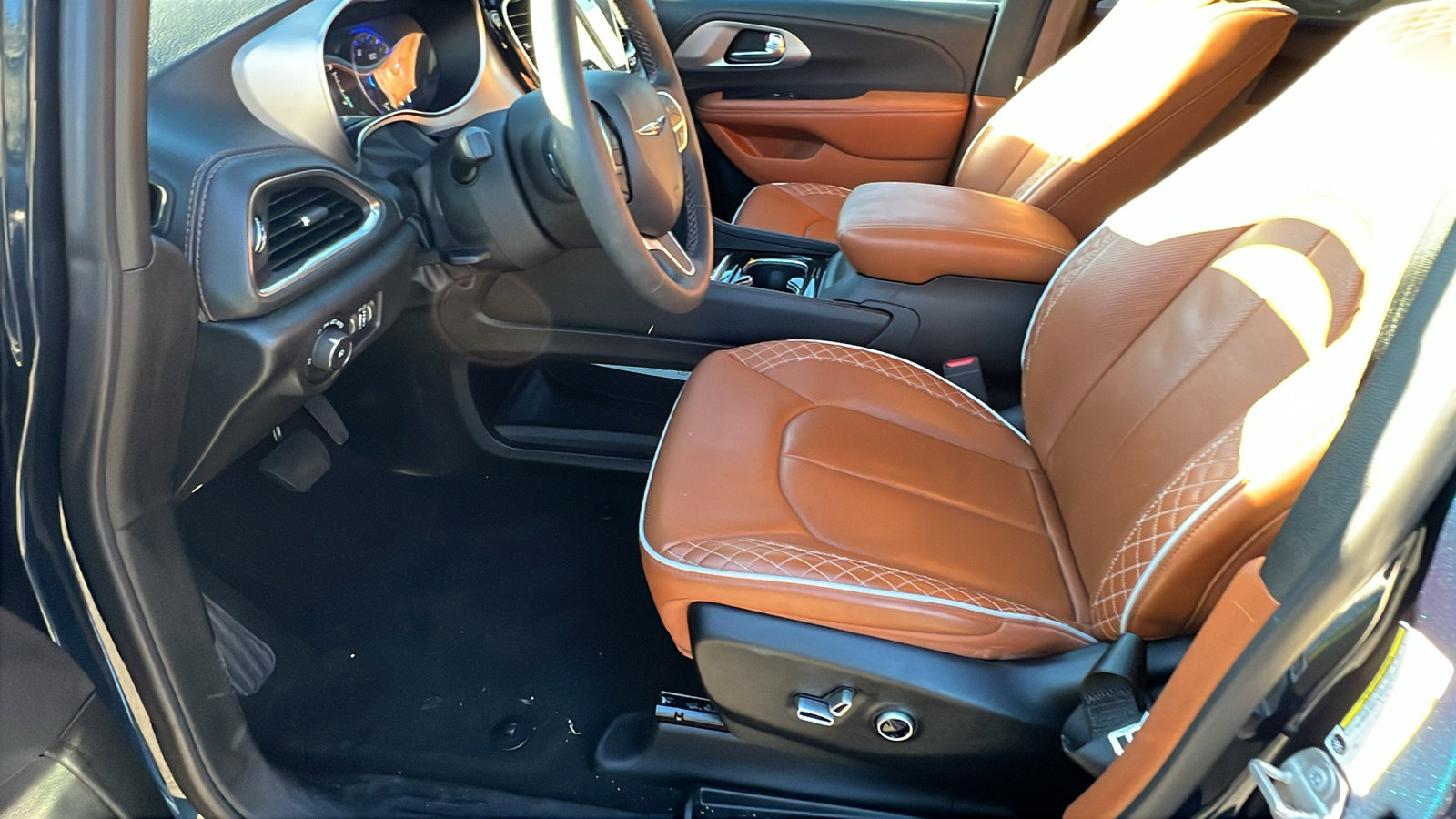 Certified 2024 Chrysler Pacifica Pinnacle image 17