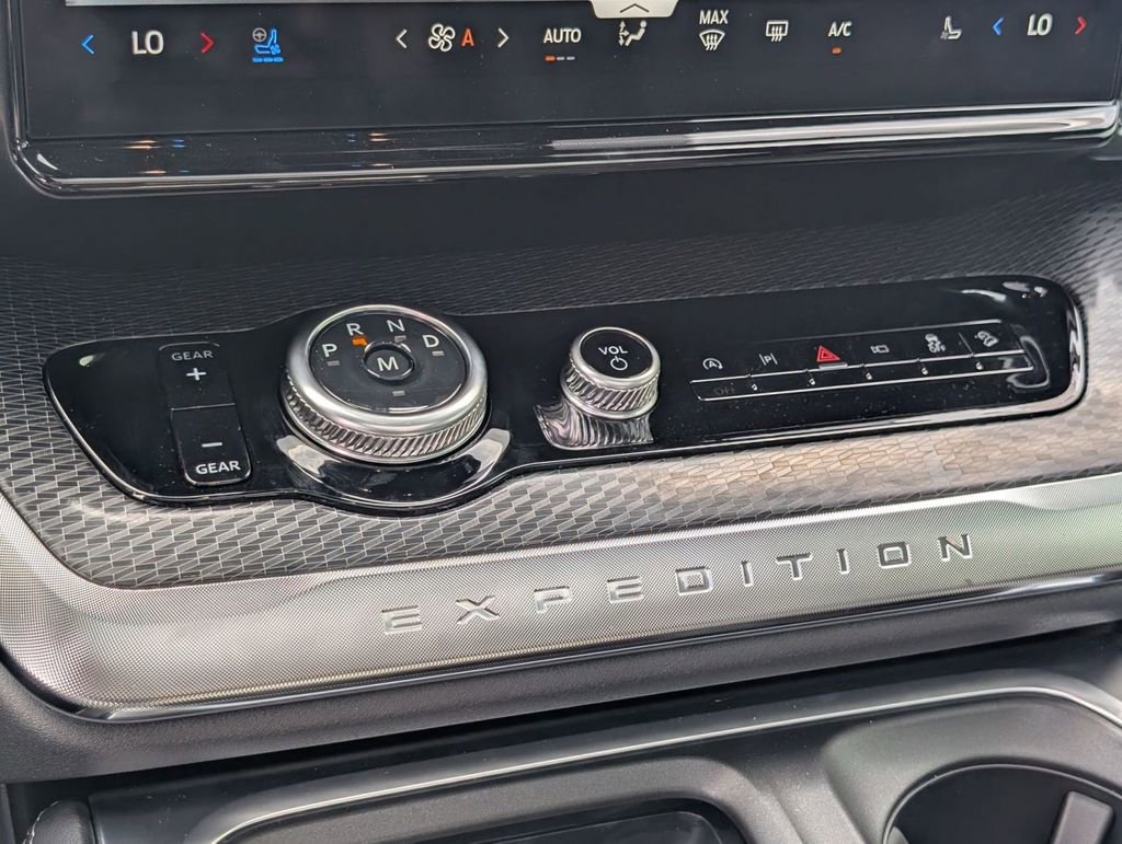 New 2025 Ford Expedition Platinum w/ Stealth Performance Package image 37