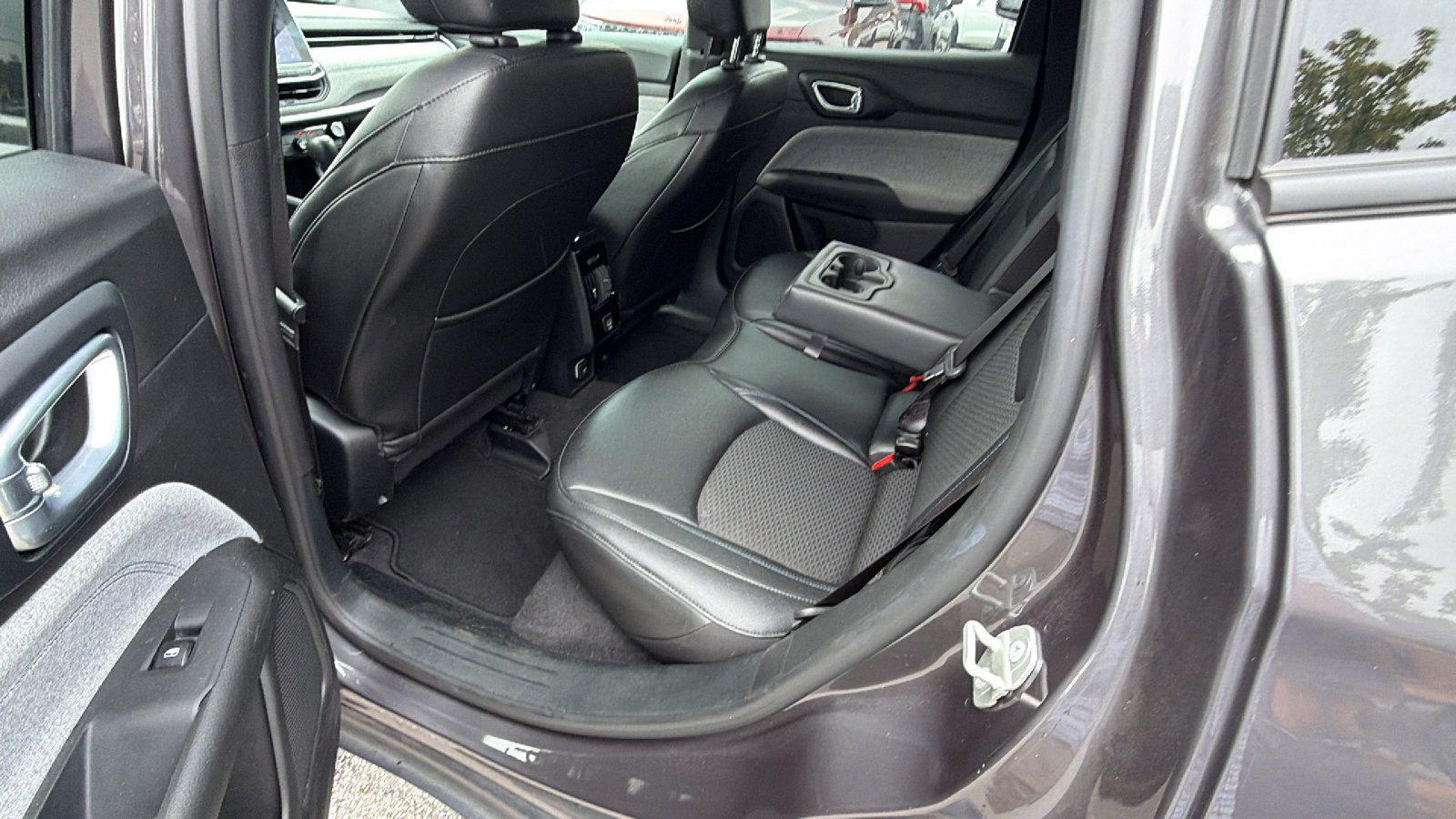 Used 2024 Jeep Compass Latitude AWD/4WD image 22